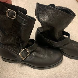 Beautiful Original Frye boots only worn once. Perfect condition size 9 1/2.